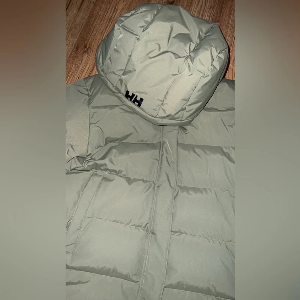 Helly Hansen Puffer Jacket - large smoke free home - Picture 2 of 3